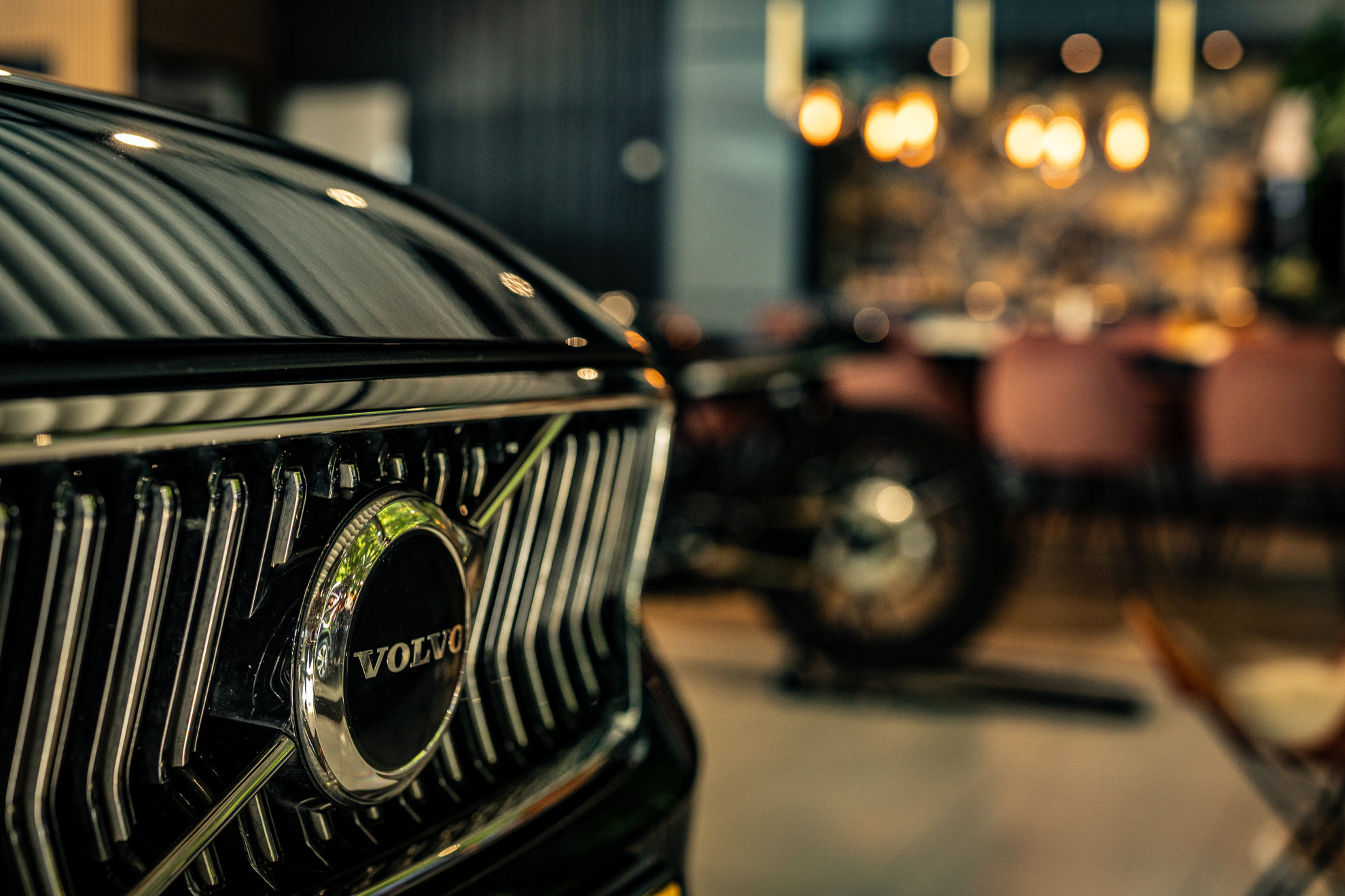 Volvo logo bij een Volvo Auto